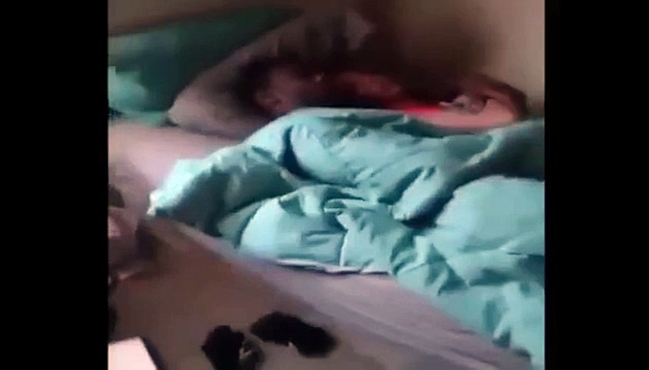 Cette jeune femme se fait surprendre en train de tromper son copain, sa rÃ©action est Ã©norme - Video Dailymotion