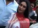 Karishma Kapoor Visits Ahmedabad for Shadi Event, Be Your Self in Fashion- Bollywood SEXY HEROINE