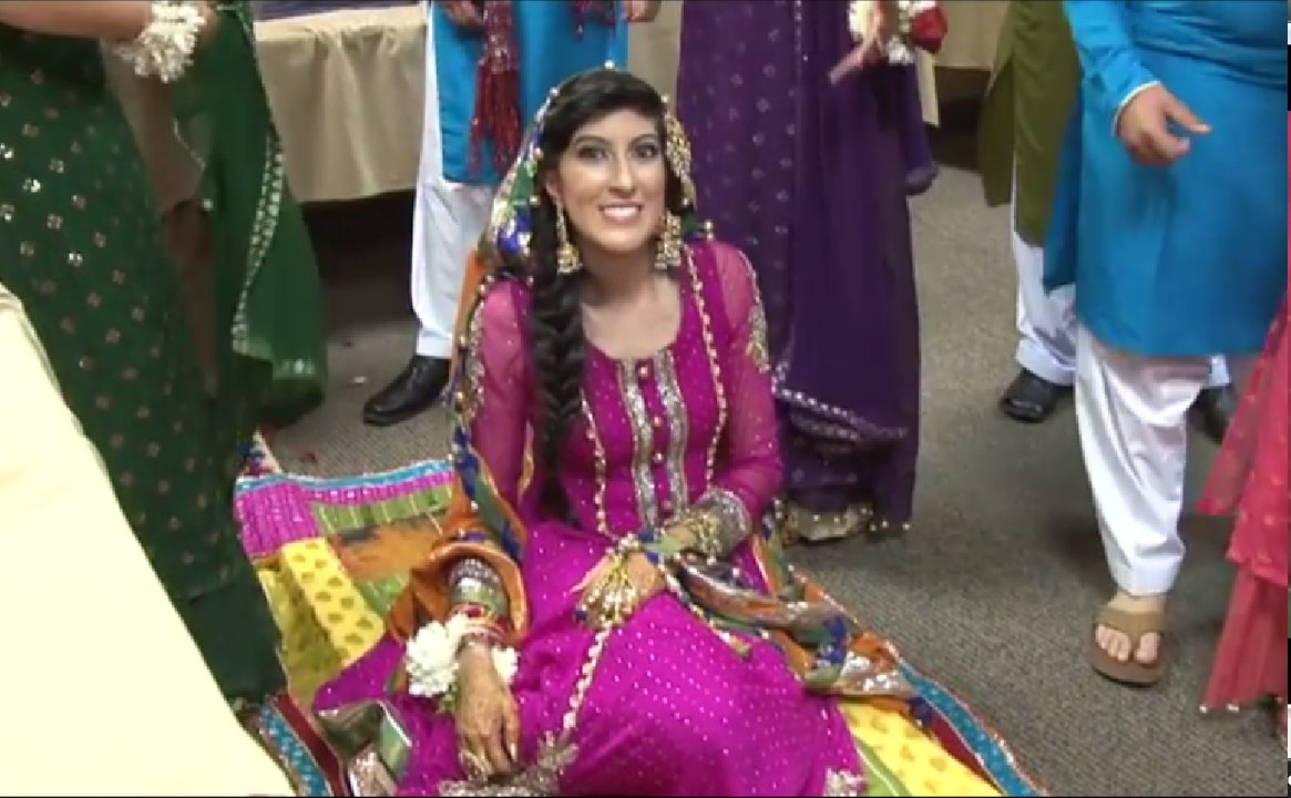 Pakistani Mehndi Dance and Arrival of Bridle