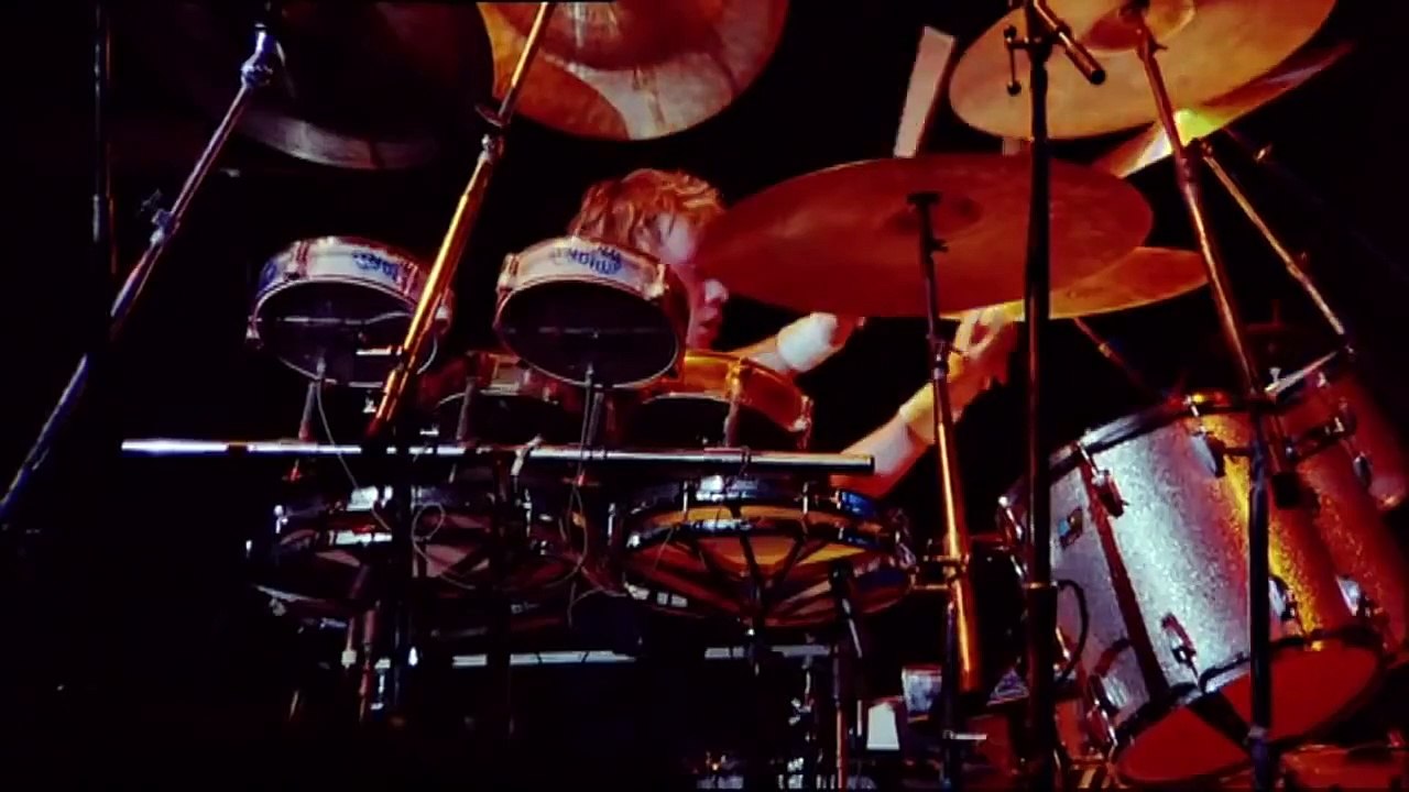 Queen - Now I'm Here (Reprise) live in Montreal