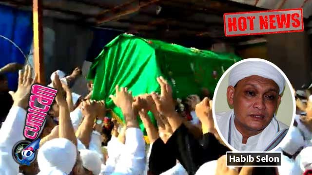 Ribuan Jamaah Mengiringi Jenazah Habib Selon Menuju Pemakaman - Cumicam 28 Desember 2015