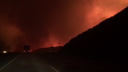 米カリフォルニア州の山火事を車内から捉えた衝撃映像