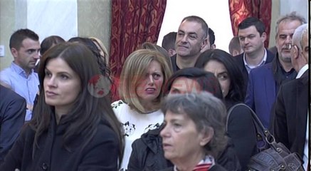 Meta për median, Në pritjen e Kryeparlamentarit dhe gazetarët opozitarë, uron hapjen e negociatave