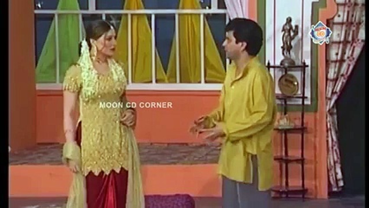 stage drama zafri khan flurt with nargiss hot seen