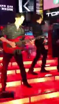 Концерт А.Бона, часть 2. Фестиваль Ярких Открытий LG (Москва, ТРК «Vegas», 26.12.2015) (knlena (Len4ik))