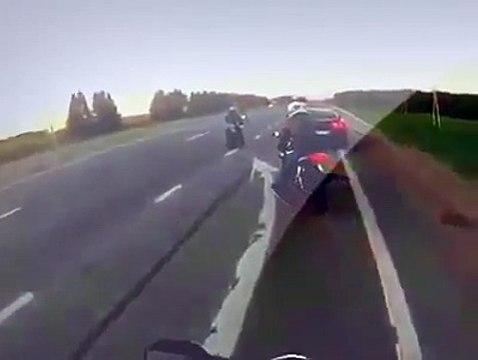 Car Accidents Yamaha R1 Vs Suzuki GSX R1000 Vs Nissan GTR WoW !