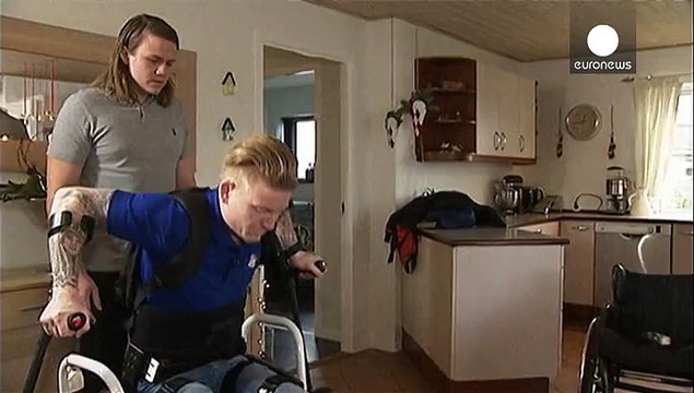 Un danés logra volver a andar tras 5 años en una silla de ruedas