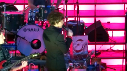 «Supremacy» на бис хором. Концерт А.Бона (Москва, ТРК «Vegas», 26.12.2015) (Marina White)