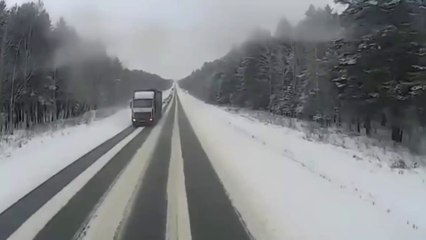 Опасные зимние аварии с участием грузовиков
