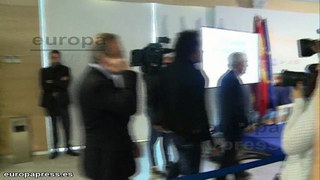 Ramos, Marcelo y Reyes reparten regalos a niños