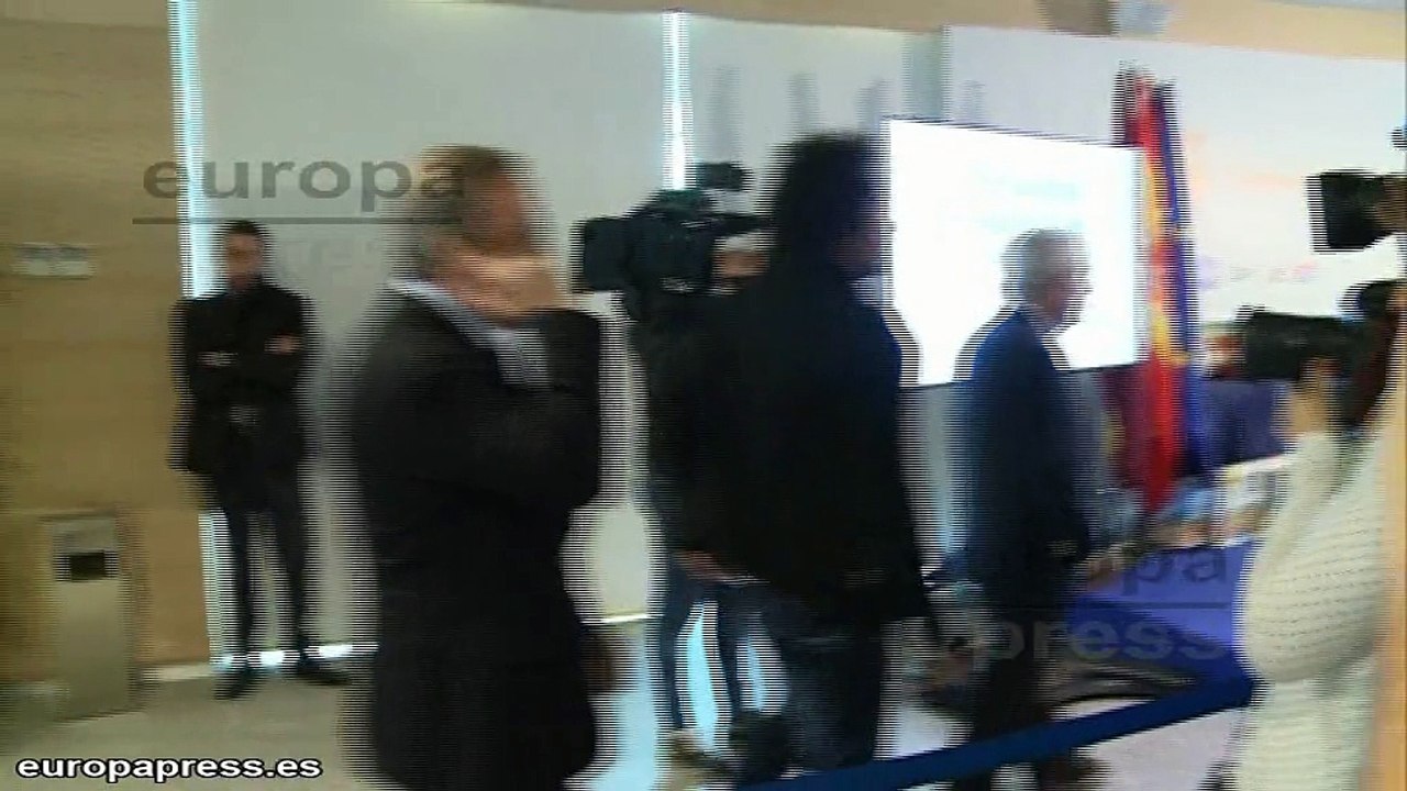 Ramos, Marcelo y Reyes reparten regalos a niños