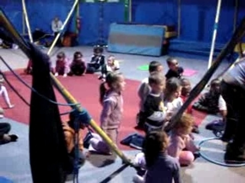 Graine de cirque - Isabelle explique l'exercice