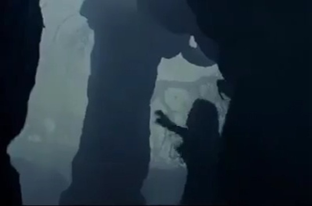 The Huntsman Movie Trailer (2016) Charlize Theron, Chris Hemsworth, Emily Blunt