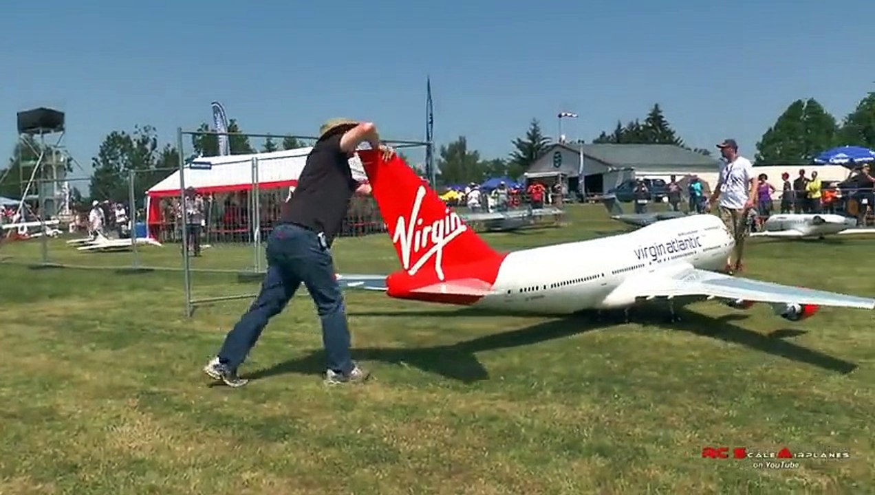 Il construit un Boeing 747 radiocommandé de 6 mètres de long