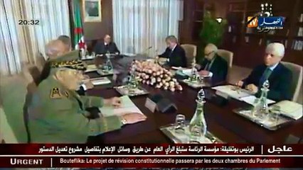 رئاسة  بوتفليقة يقرر تمرير الدستور الجديد على البرلمان بغرفتيه