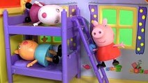 Peppa Pig SLEEPOVER SLUMBER PARTY with Suzy Sheep Play Doh Fiesta de Pijamas by DisneyColl