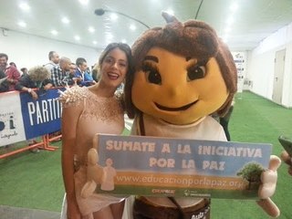 Tini Stoessel estuvo cantando junto a Cecé de Creápolis en el Partido por la Paz