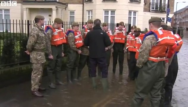 UK floods: David Cameron pledges £280m for Yorkshire flood defences