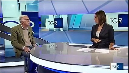 Canlı Yayında Spikerin Dudağına Yapıştı