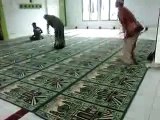 Hanya Orang-Orang Gila Yang Sholat Seperti Ini