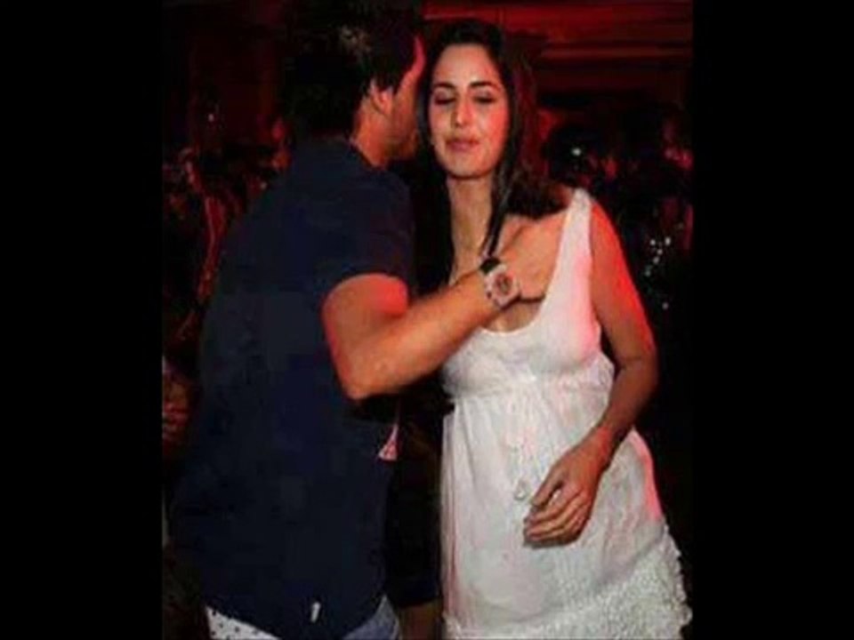 Shah Rukh Khan Makes Fun Of Ajay Devgn