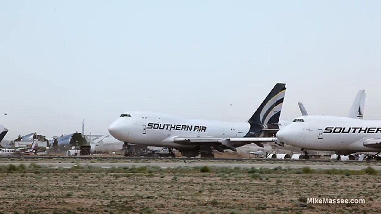 Aeroplane lifting in place