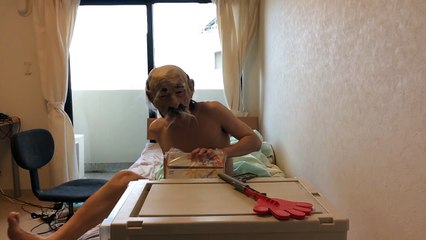 ハエたたきでちんこ叩いてみた！笑