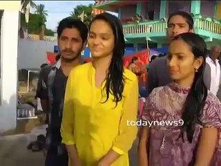 Heroine Srividhya bath in Godavari Pushkar Ghat