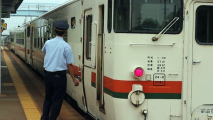 Pointing confirmation of Japanese conductor is cool! 高山本線キハ40系 朝ラッシュ時 車掌の指差し確認が格好いい！