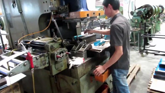 Kitchen Cabinet Hardware - China: Cutlery Tray and Drawer Organizers / Production 6