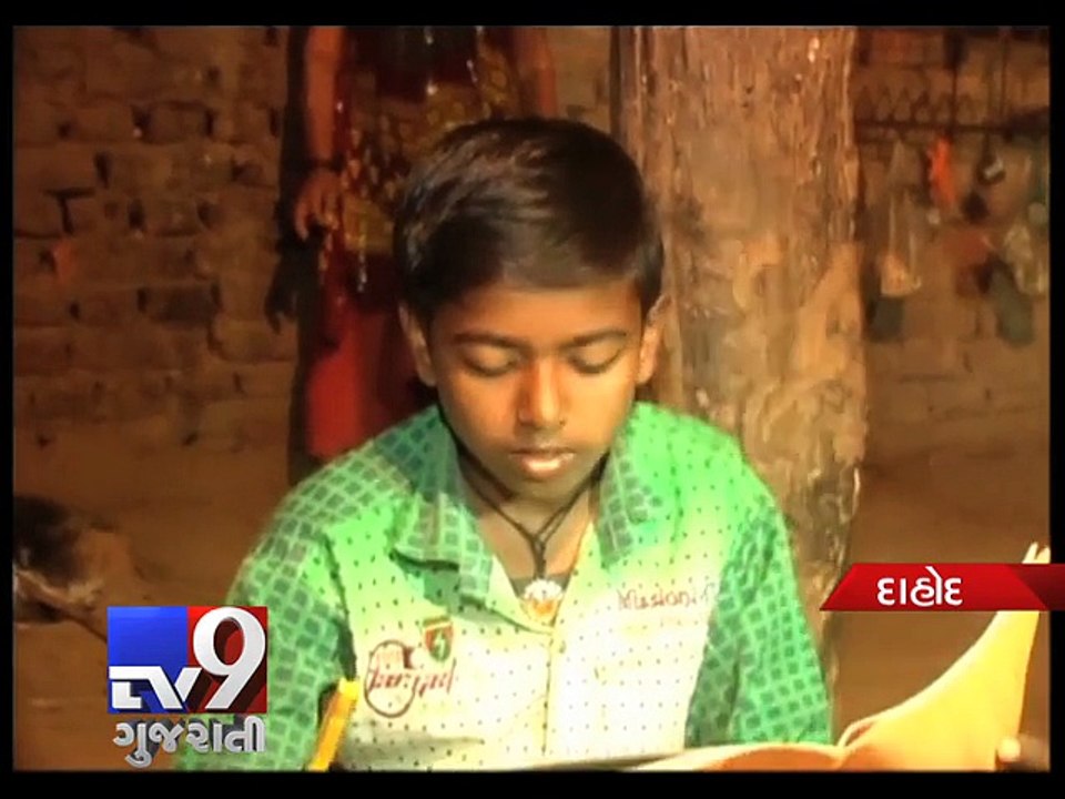 Dahod teenage boy bags bravery award for saving kid from well - Tv9 Gujarati