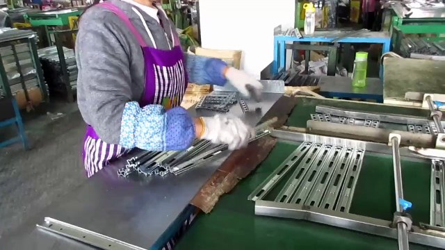 Herrajes para Muebles, Herrajes para Gabinetes - China: Guías Correderas Telescópicas H53 / Production 5