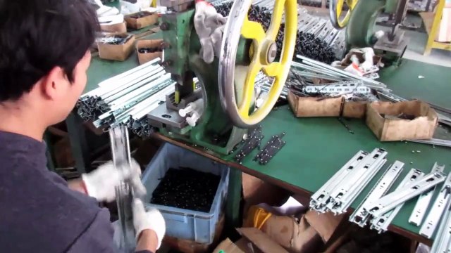 Herrajes para Muebles, Herrajes para Gabinetes - China: Guías Correderas Telescópicas H53 / Production 6