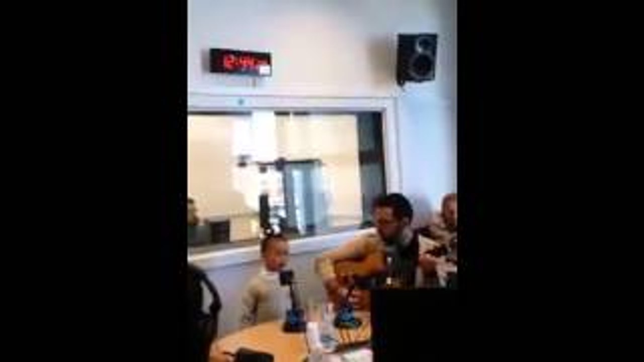 Küçük kızın mükemmel bir sesi var!