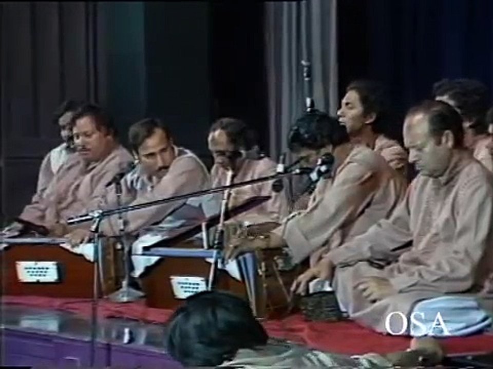 Nusrat Fateh Ali Khan Qawwal - Ankh Uthi Mohabbat Ne Angrai Lee - Music Masti