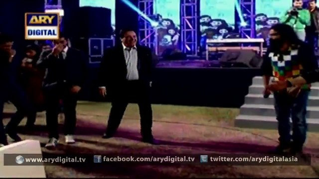 ARY Digital - Ho Mann Jahaan crew dances on “shakar wandaan re”