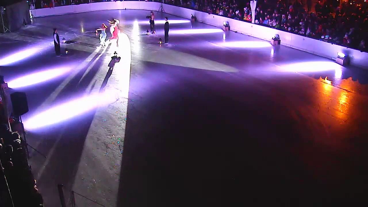 Spectacle sur glace le 27 12 2015 à la patinoire de Pont-du-Fossé