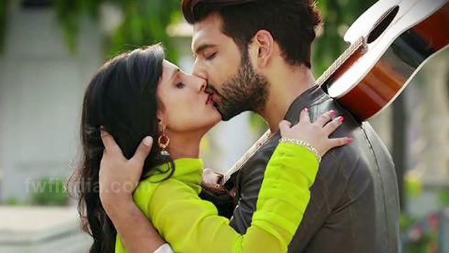 Ekta Kapoors Heroine Saanvi Talwar Cried While Doing Kissing Scene With Karan Kundra