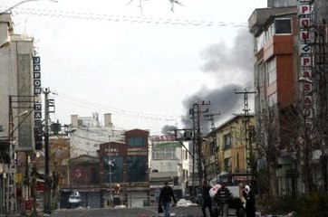 PKK'lı Teröristler Diyarbakır'da Aynı Okulu 2. Kez Yaktı