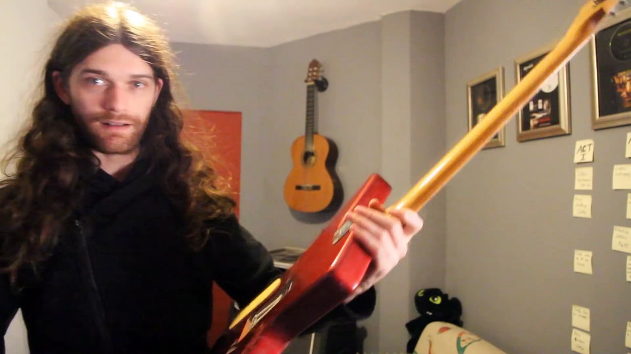 Ce musicien pro veut remercier la personne qui lui a donné une guitare 15 ans auparavant!