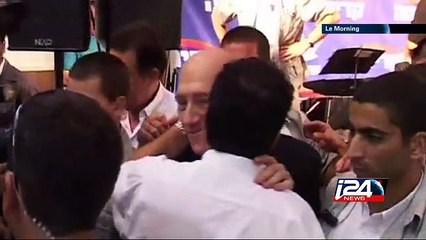 E. Olmert condamné à 18 mois de prison ferme, un jugement critiqué en Israël