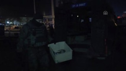 Tekrar) Enkaz Altında Kalan Kediyi Güvenlik Güçleri Kurtardı