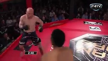 MMA un magnifique coup de genou sauté