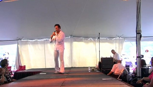 Casper Slee sings 'Whole Lotta Shakin Goin On' Elvis Week 2008