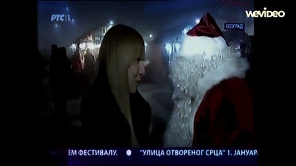 OVOM SE NIJE NADALA: Pažljivo posmatrajte šta će uraditi Djeda Mraz iza nje. ŠOK!