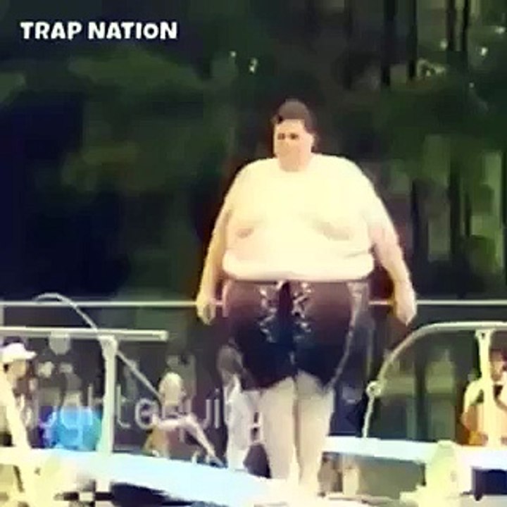 girl jump in swiming pull