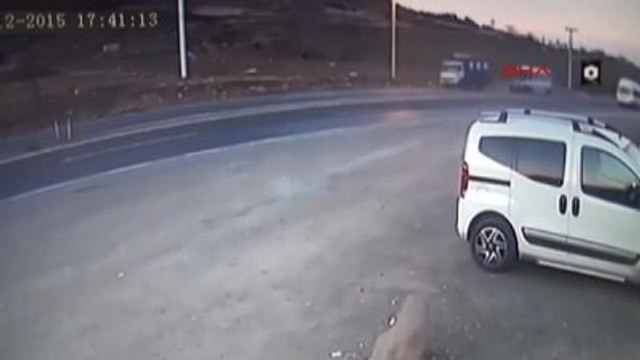 Islahiye Motosiklet Kamyonete Çarptı 1 Ölü, 1 Yaralı
