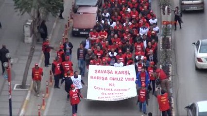 Mersin Sokağa Çıkma Yasağı ve Ölümleri Yürüyerek Protesto Ettiler