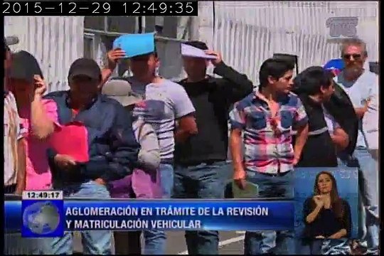 Miles acuden a centros de revisión y matriculación vehicular