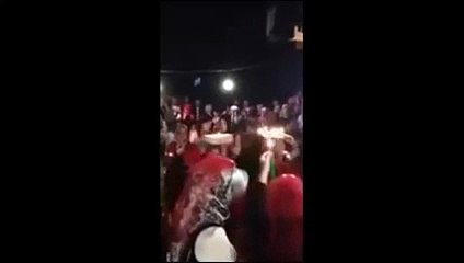 Biri Şu Kınayı Getirsin [Kınayı Getir Aneeey!]